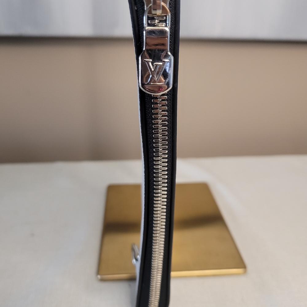 Louis Vuitton White Monogram Clutch with Silver Accents (IC chipped) - Picture 6 of 13